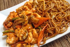 Chicken with mushrooms and noodles