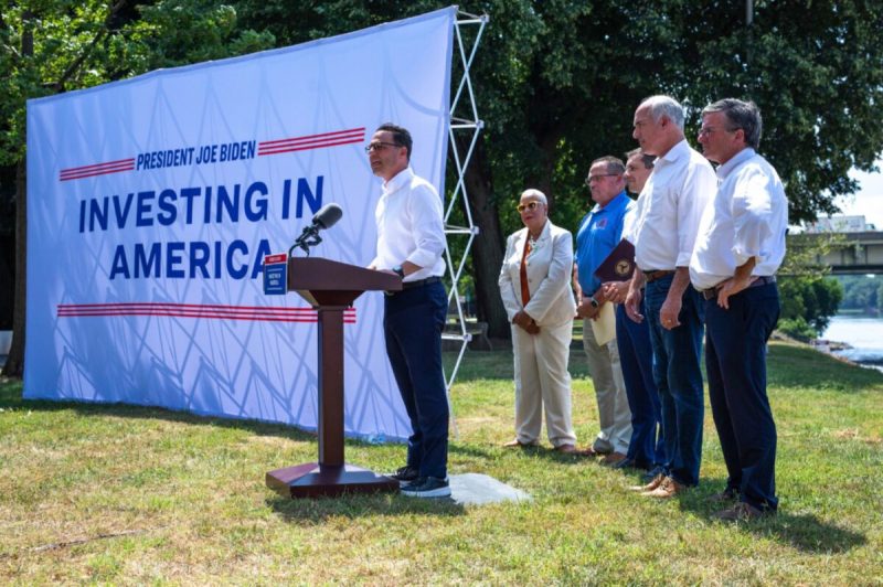 Biden, infrastructure law