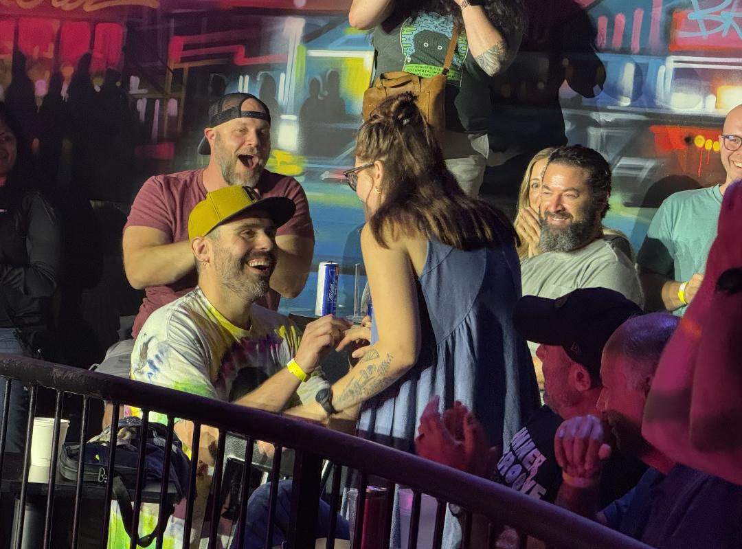 ‘Schitt’s Creek’ inspired a Pittsburgh man to pop the question at a rock show